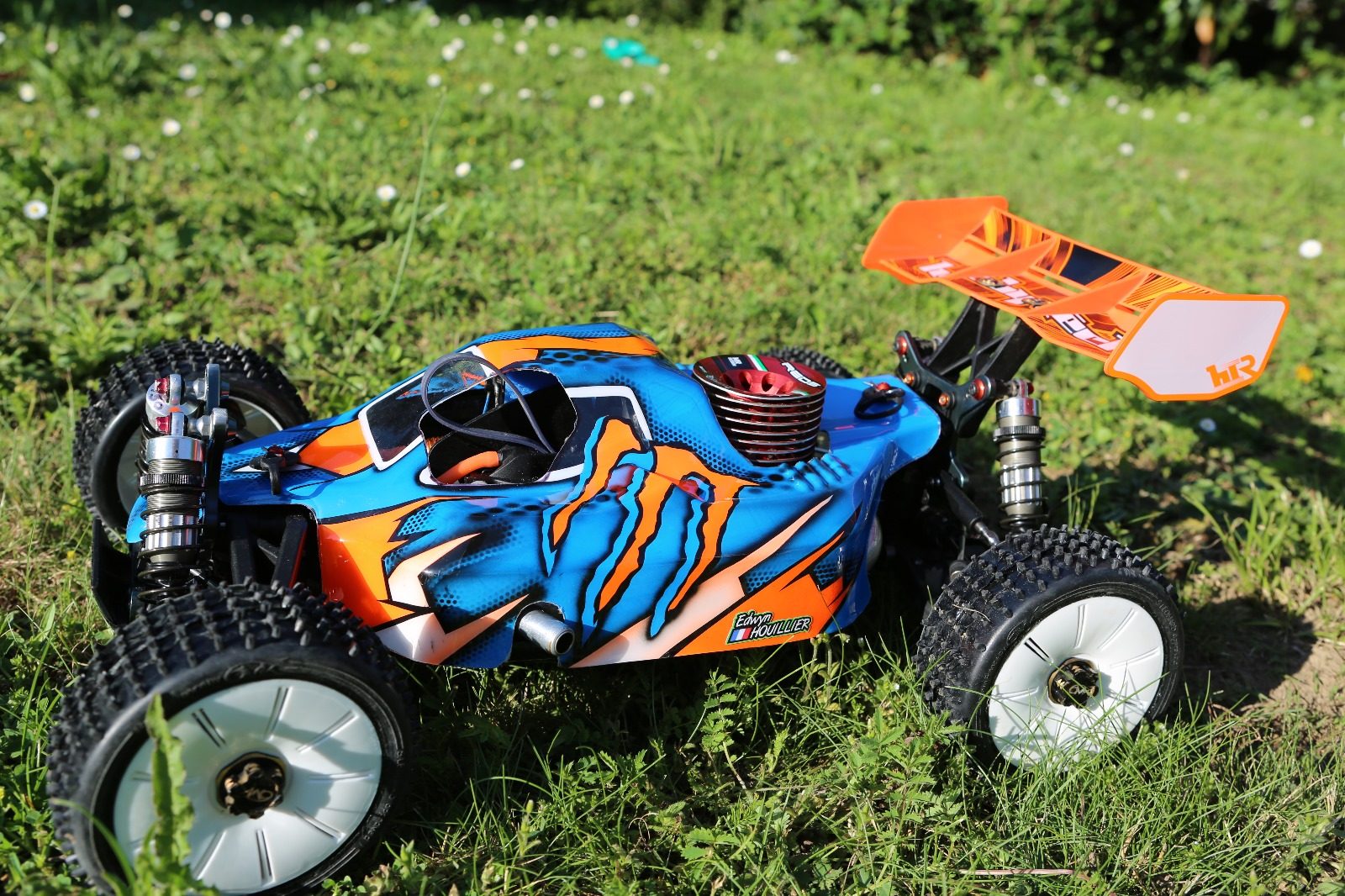 Voiture RC sur la piste